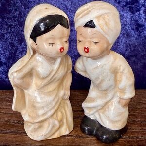 Vintage Napco Indian Kissing Couple Salt/Pepper Shaker Cork Stoppers Indian Seal